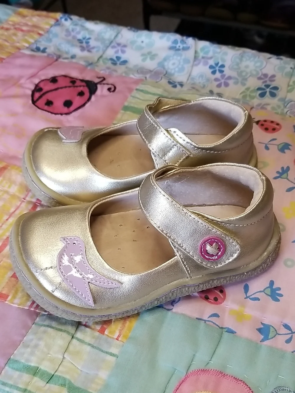 Livie & Luca Metallic Gold Leather Mary Janes with Lavender Bird Size 7 Pio Pio